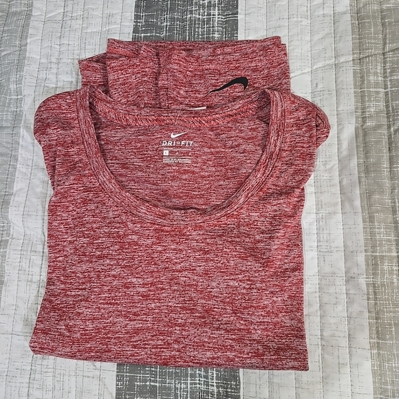 Nike Women's Red Dri-FIT Top Sz L NWT - Picture 1 of 7